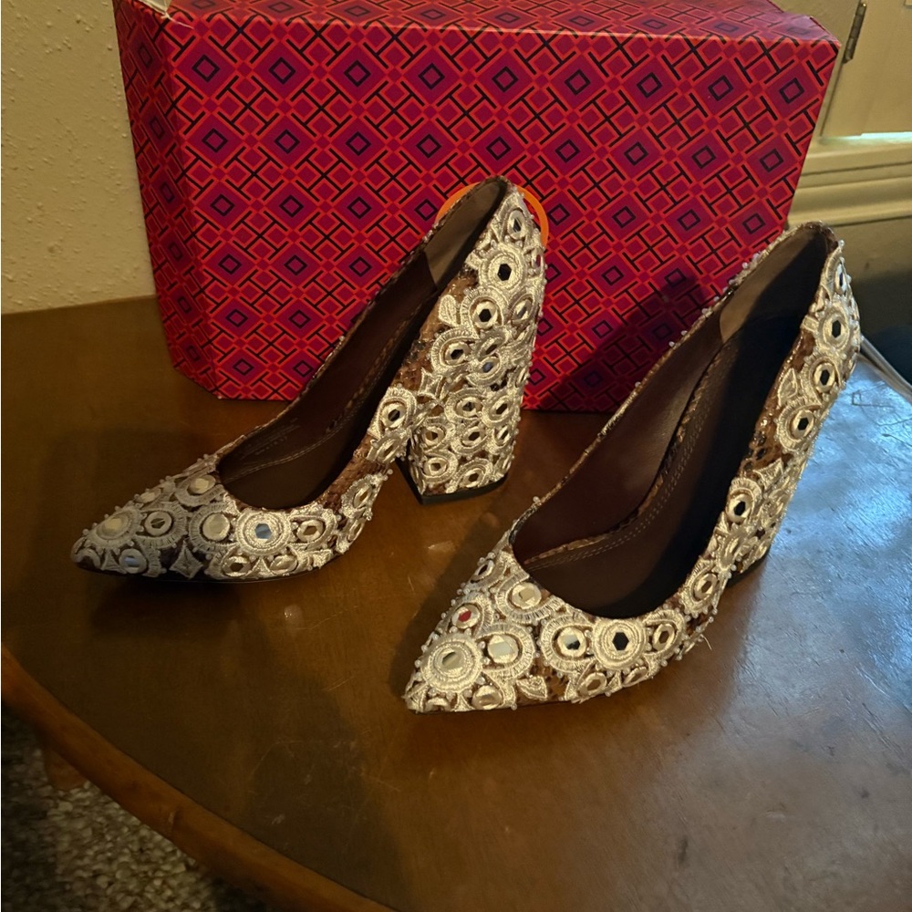 Auethinic Tory Burch White and Silver Heels Elegant Stiletto Pumps
